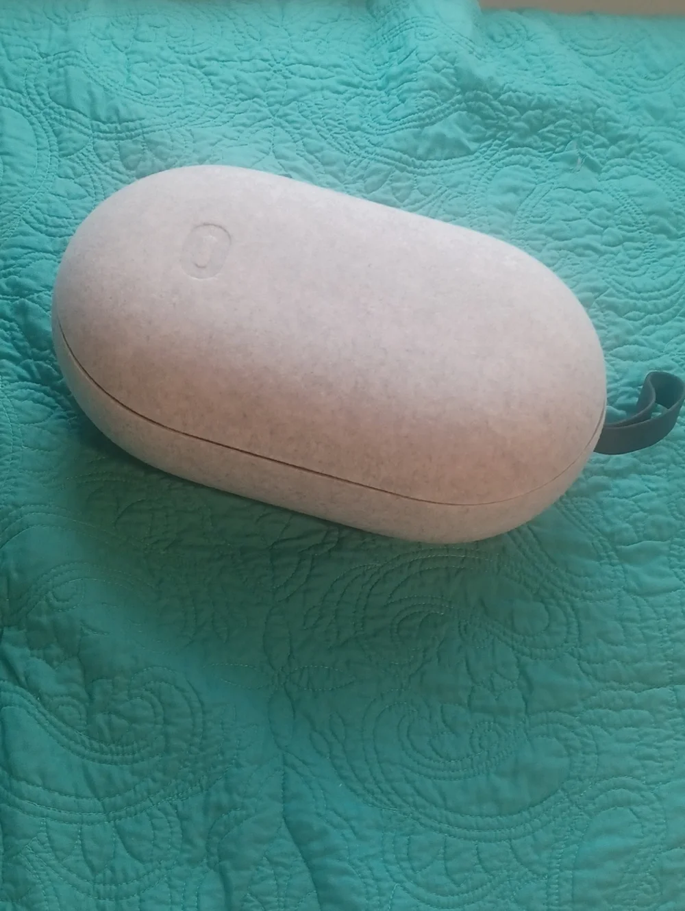 Oculus Quest 2 Case, Gray Felt, Unused